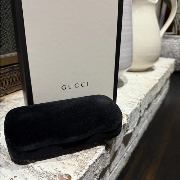 Gucci Black and Gold Luxury Glasses - Picture 10 of 10
